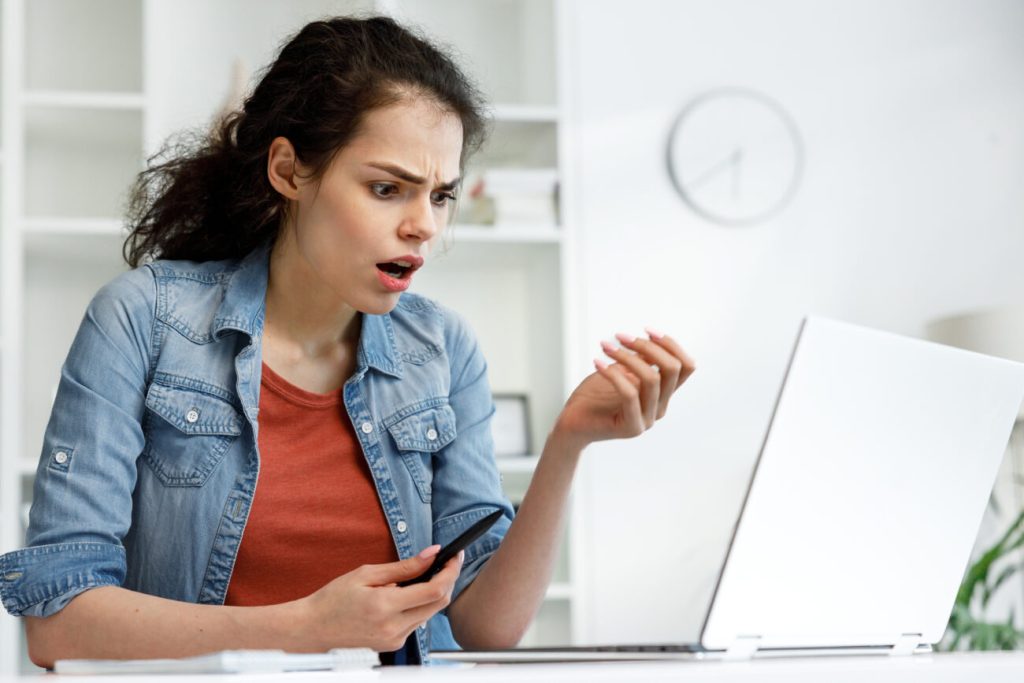 Application bancaire mobile affichant un code d’anomalie lors d’un virement