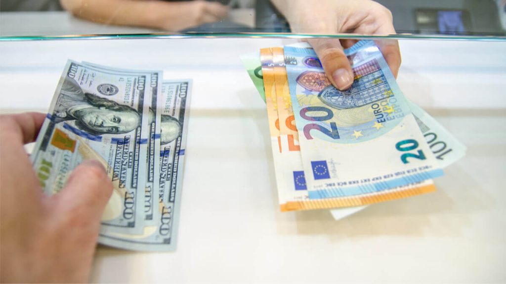 Échanger de l'argent à l'aéroport
